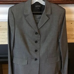 Kasper ladies lightweight suit. Size 14